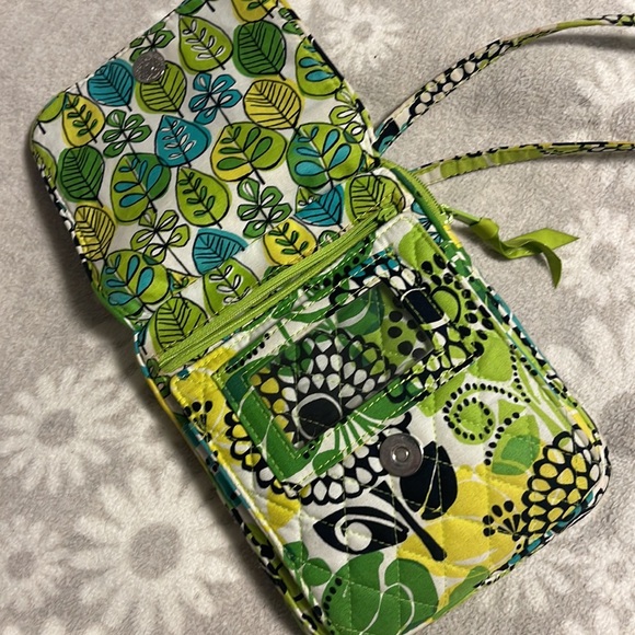 Green Vera Bradley cross body bag. - Picture 2 of 3